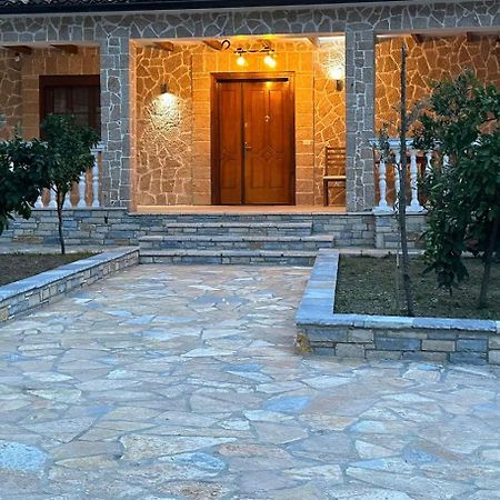Eni Entire Guesthouse Parking On Site Berati Exterior foto